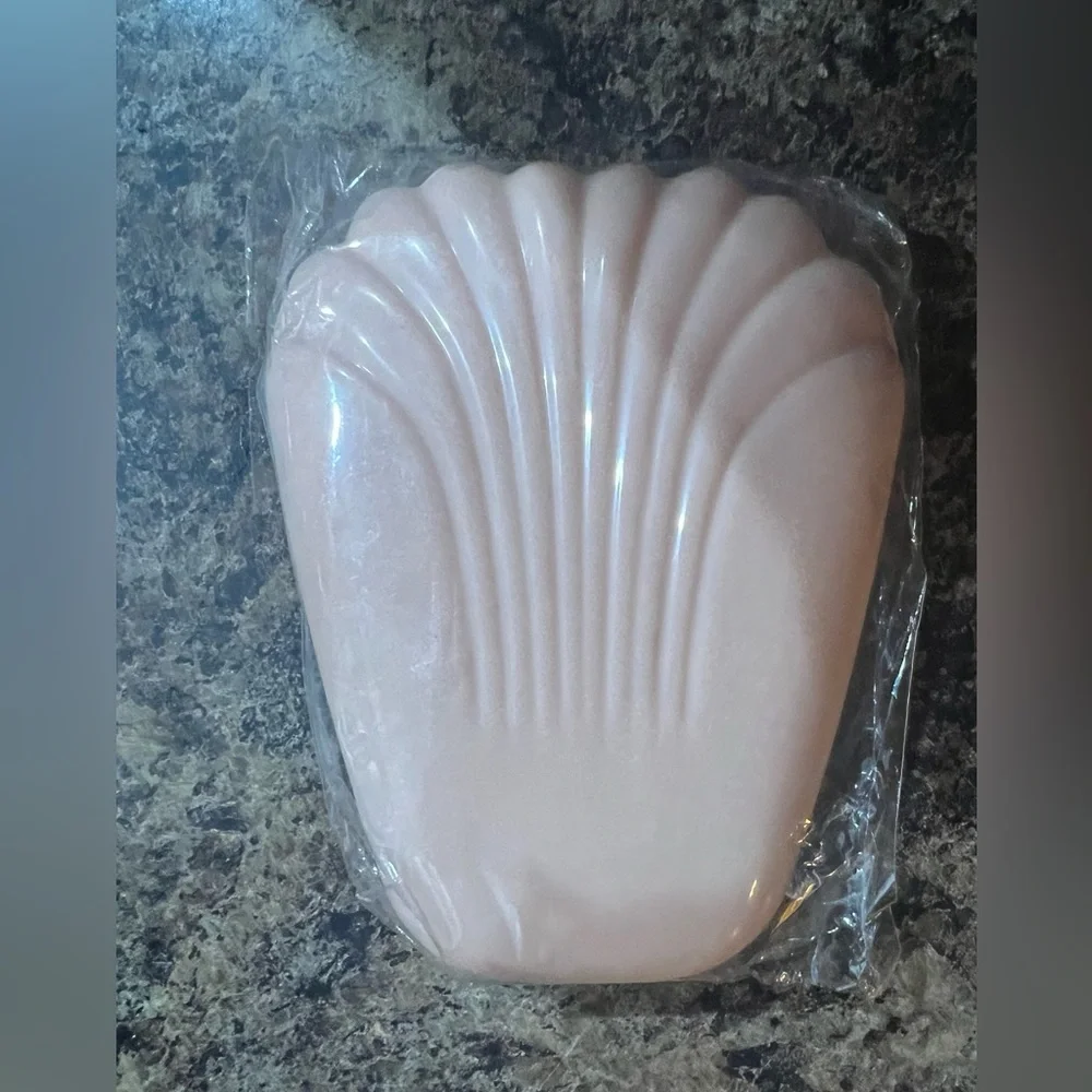 $3 ADORABLE SHELL BURSH SET. PINK. NEW. $3 IF BUNDLED - Picture 6 of 15